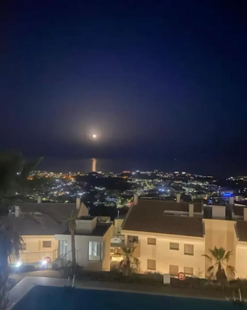 Lägenhet Prestigieux Appartement Avec Superbe Vue Mer Et Ville Benalmádena